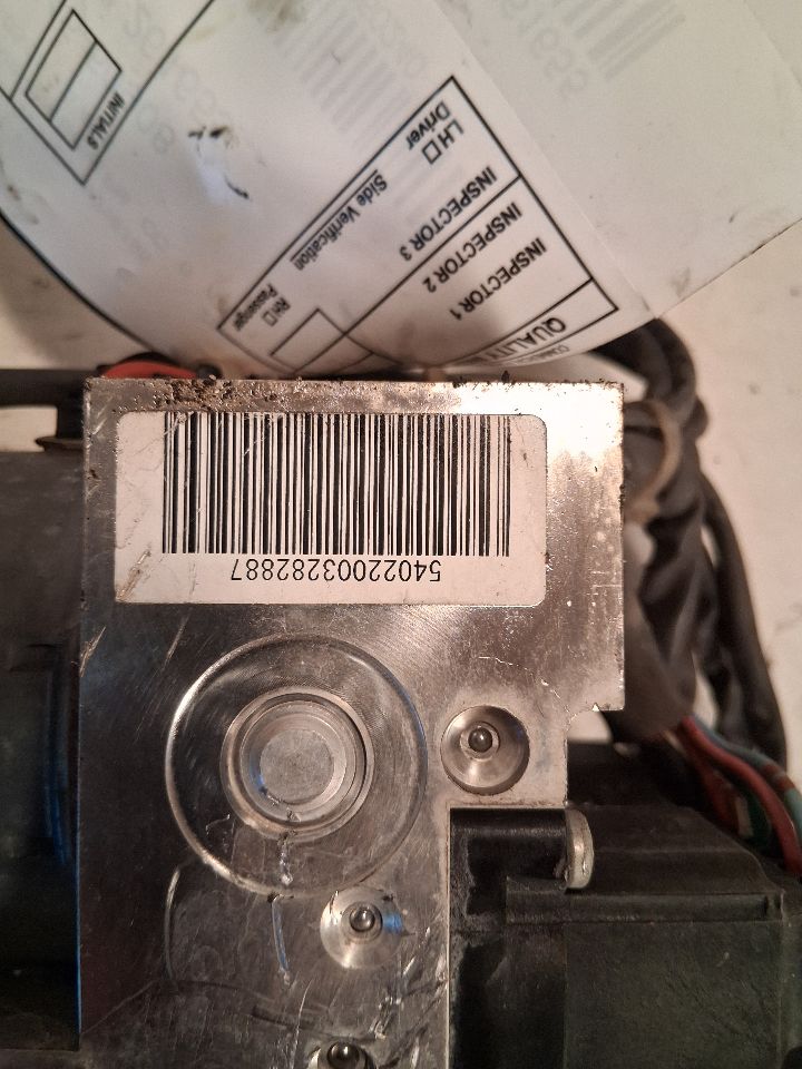 ABS Pump Module from a 2005 Infiniti G35, photo 3