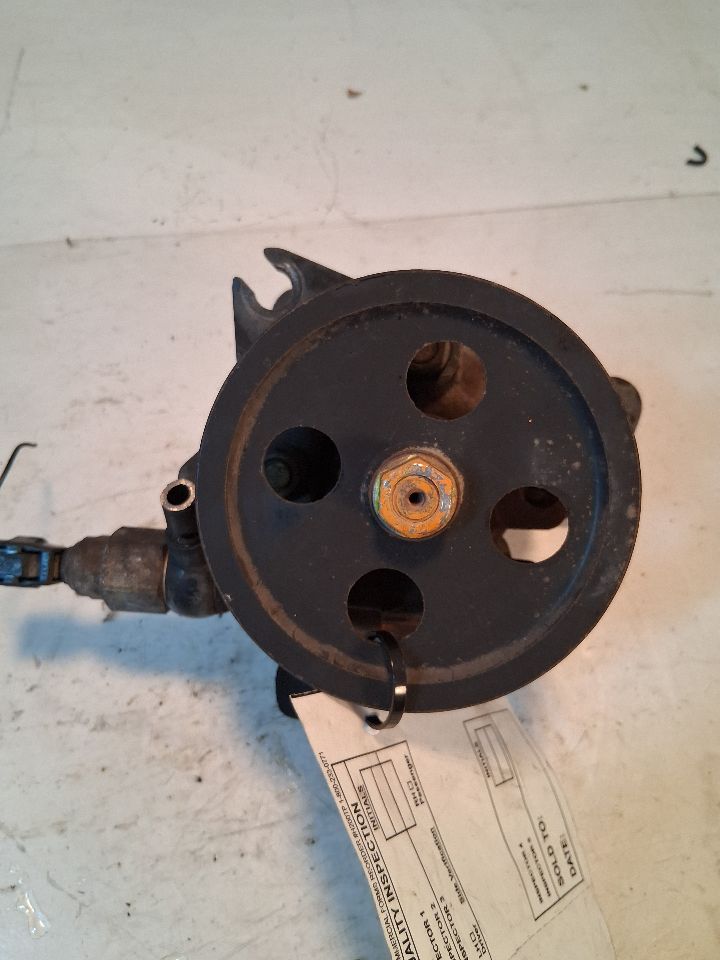 Power Steering Pump from a 1999 Toyota Camry, photo 1