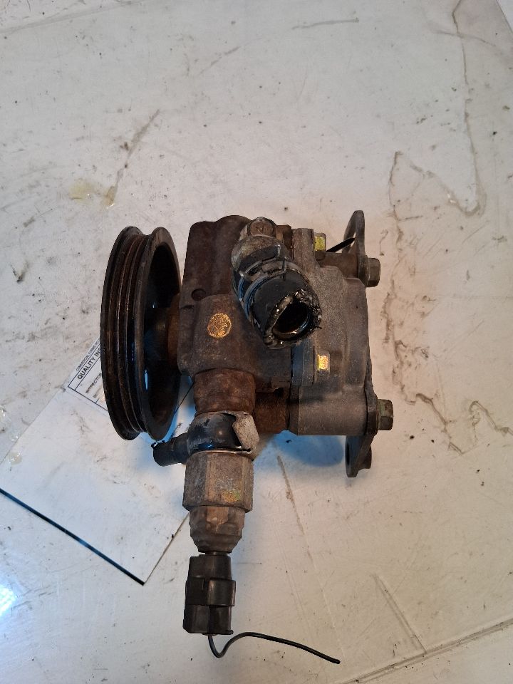 Power Steering Pump from a 1999 Toyota Camry, photo 3