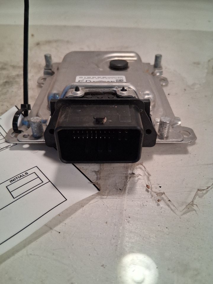 Transmission Control Module (TCM) from a 2022 Nissan Versa, photo 5