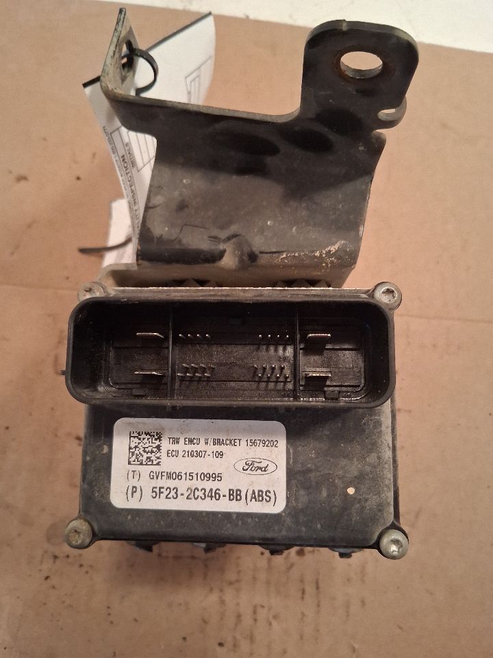 ABS Pump Module from a 2005 Ford Freestar, photo 3