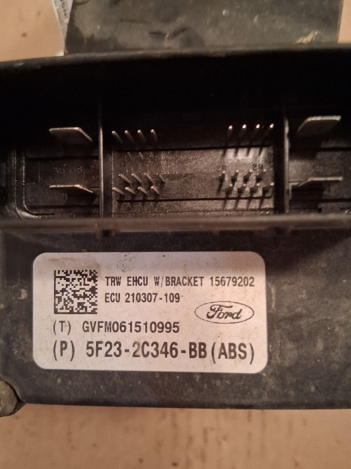 ABS Pump Module from a 2005 Ford Freestar, photo 4