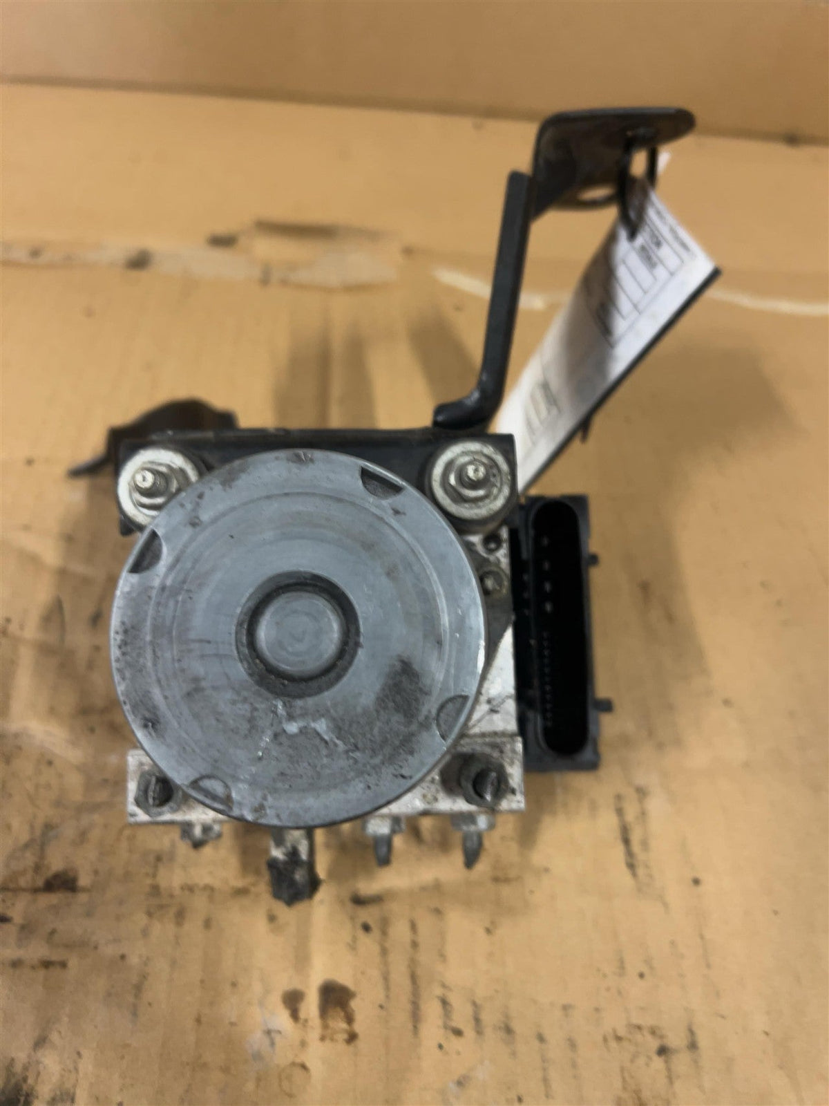 ABS Pump Module from a 2005 Toyota Camry, photo 1