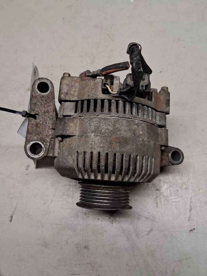 Alternator from a 2001 Ford Explorer, photo 1