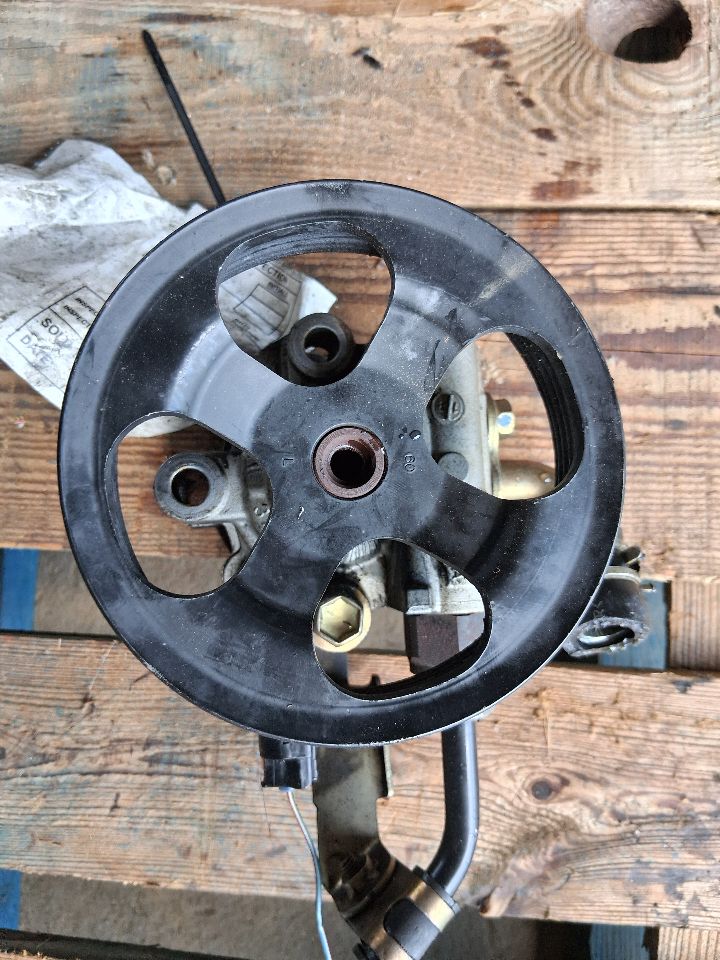 Power Steering Pump from a 2004 Toyota Corolla, photo 1