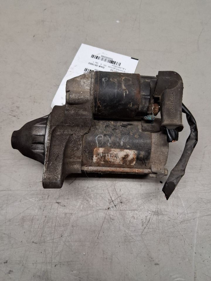 Starter Motor from a 2004 Toyota Corolla, photo 2