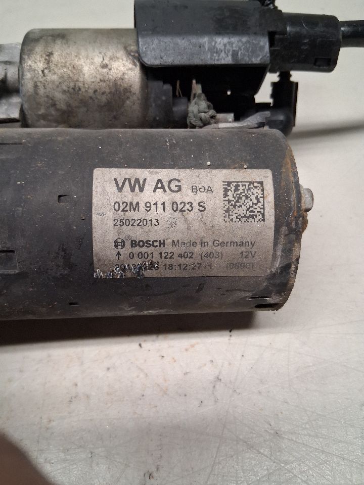Starter Motor from a 2013 Volkswagen Passat, photo 2