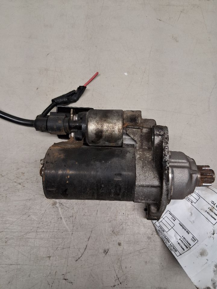 Starter Motor from a 2013 Volkswagen Passat, photo 3