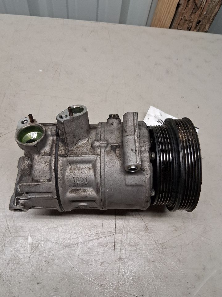 AC Compressor from a 2013 Volkswagen Passat, photo 3