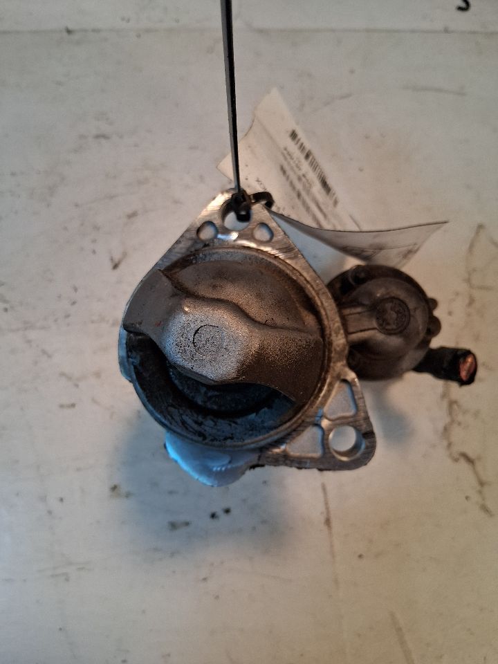 Starter Motor from a 2014 Chevrolet Equinox, photo 2