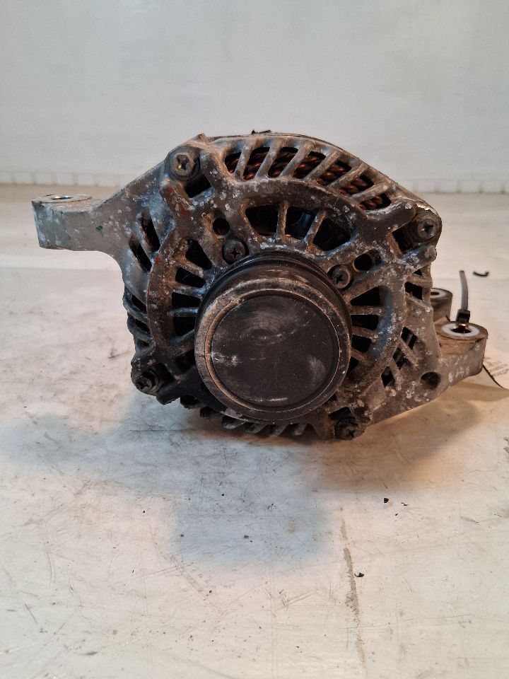 Alternator from a 2014 Ford Escape, photo 1