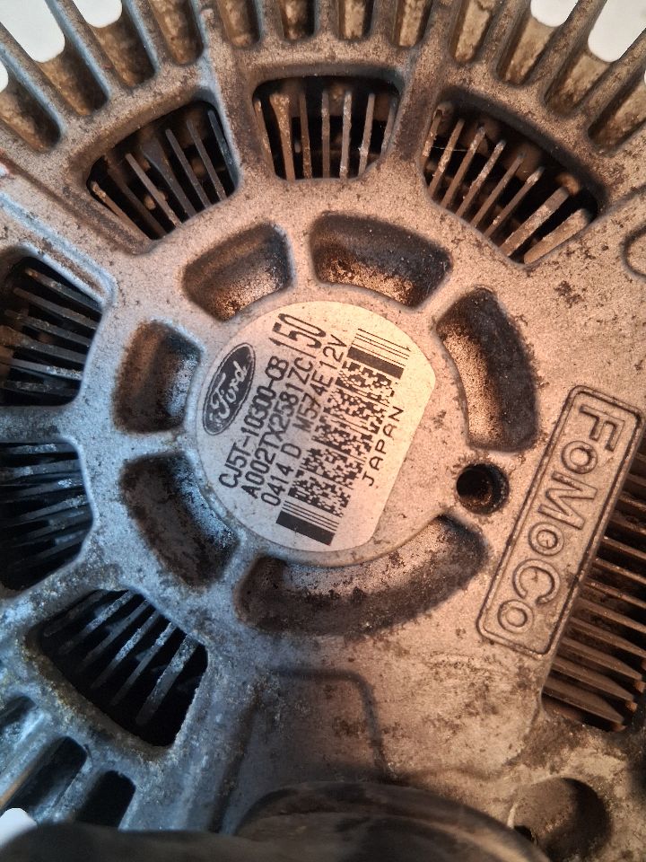 Alternator from a 2014 Ford Escape, photo 3