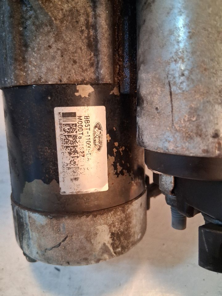 Starter Motor from a 2014 Ford Escape, photo 3