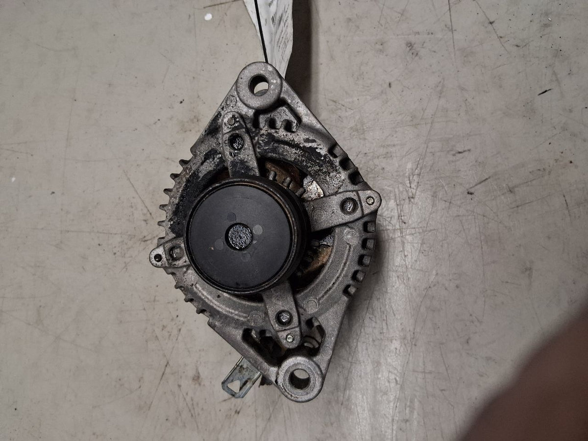 Alternator from a 2007 Toyota, photo 2