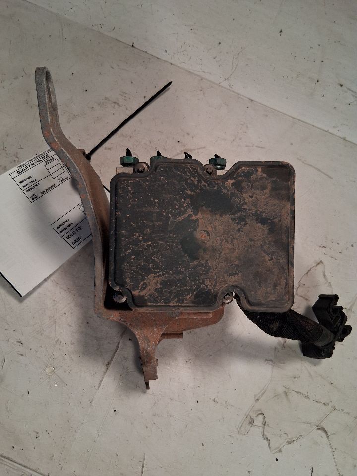 ABS Pump Module from a 2019 Chevrolet Malibu, photo 3