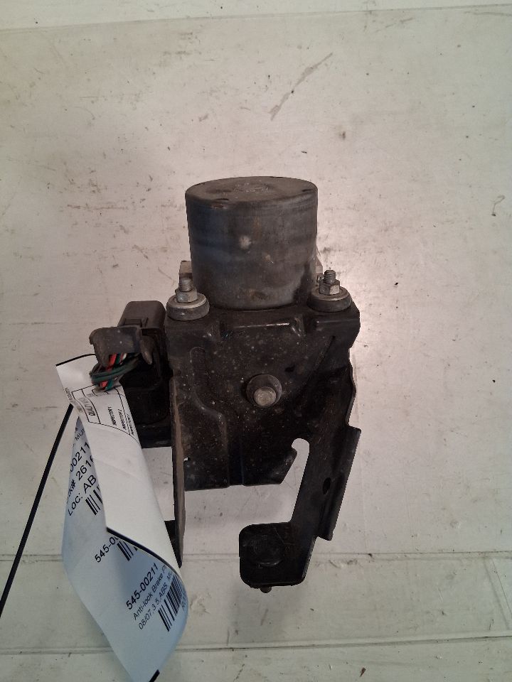 ABS Pump Module from a 2008 Ford Taurus, photo 2