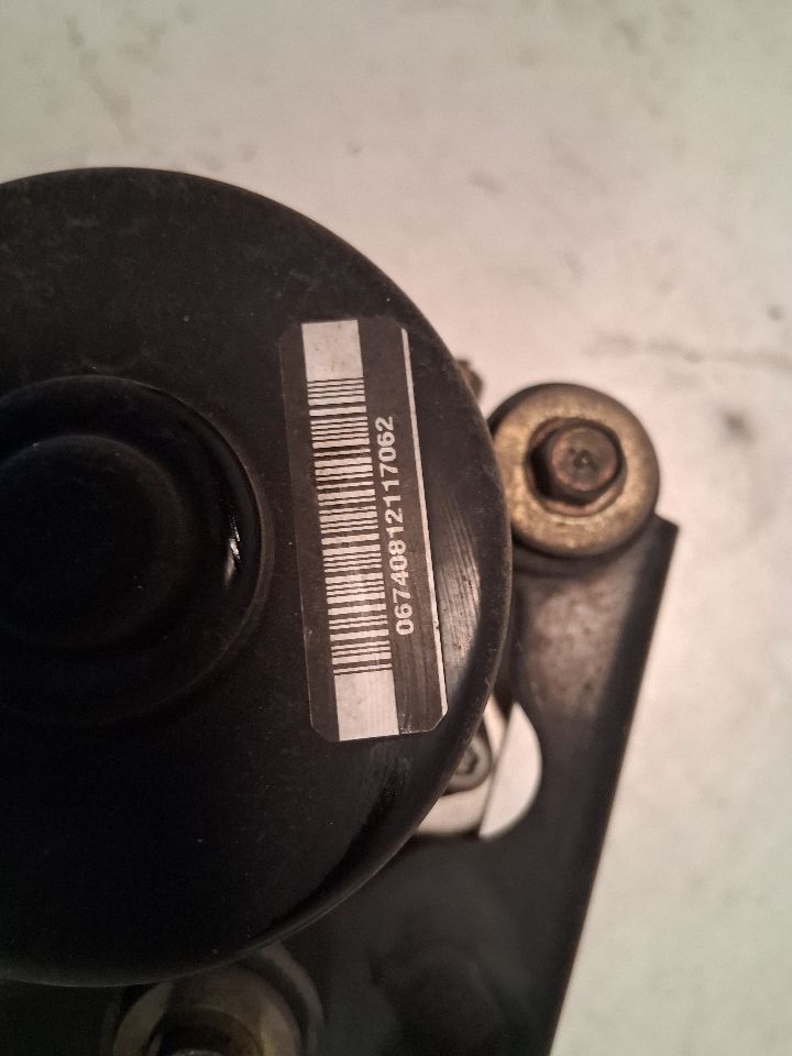 ABS Pump Module from a 2007 Nissan, photo 2