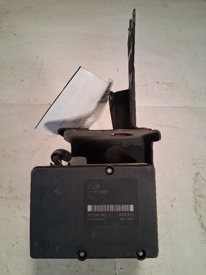 ABS Pump Module from a 2007 Nissan, photo 3