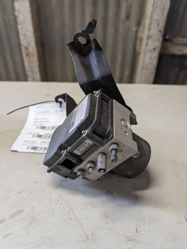ABS Pump Module from a 2005 Toyota Camry, photo 1
