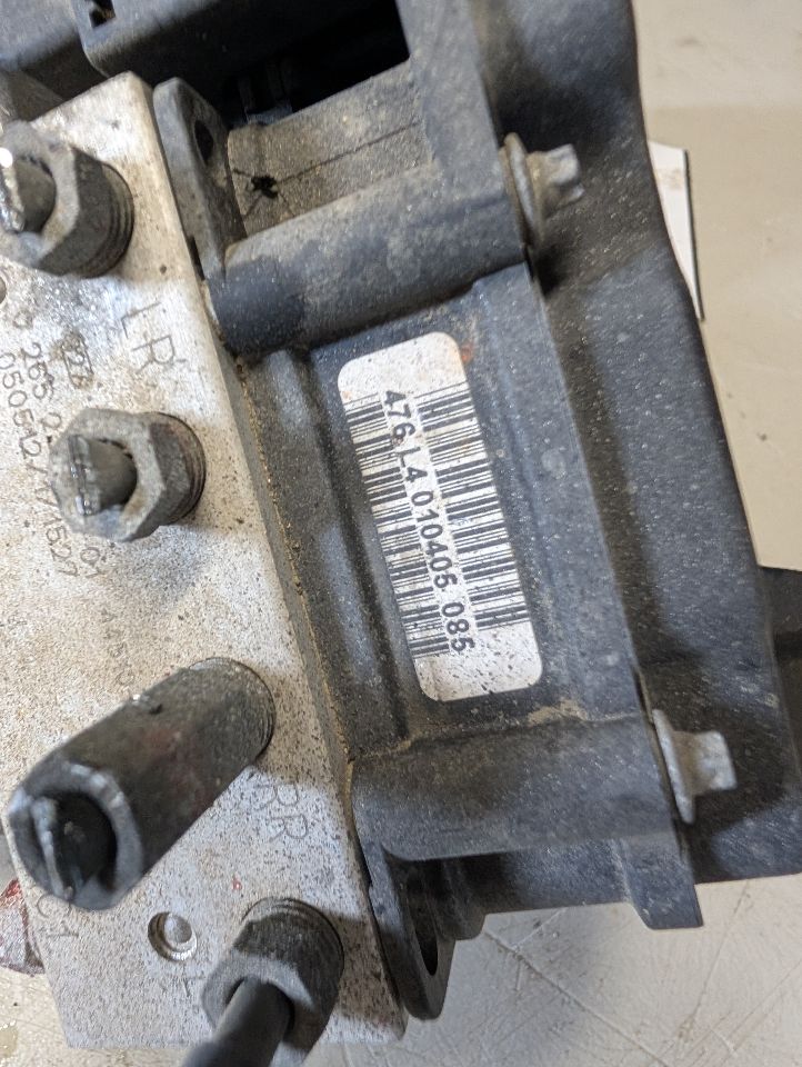 ABS Pump Module from a 2005 Toyota Camry, photo 6