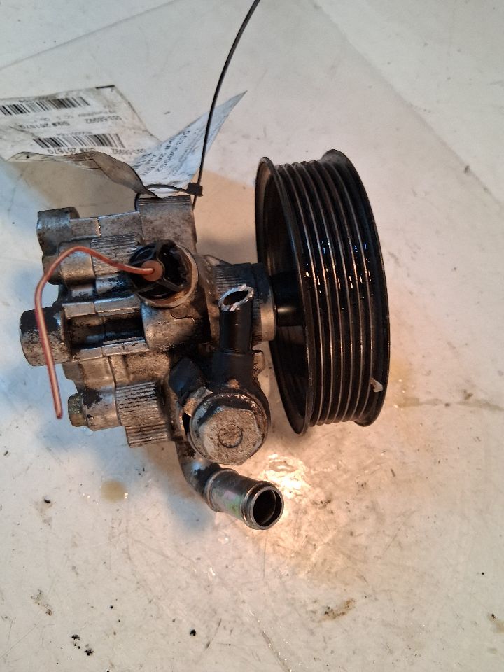 Power Steering Pump from a 2005 Toyota Camry, photo 2
