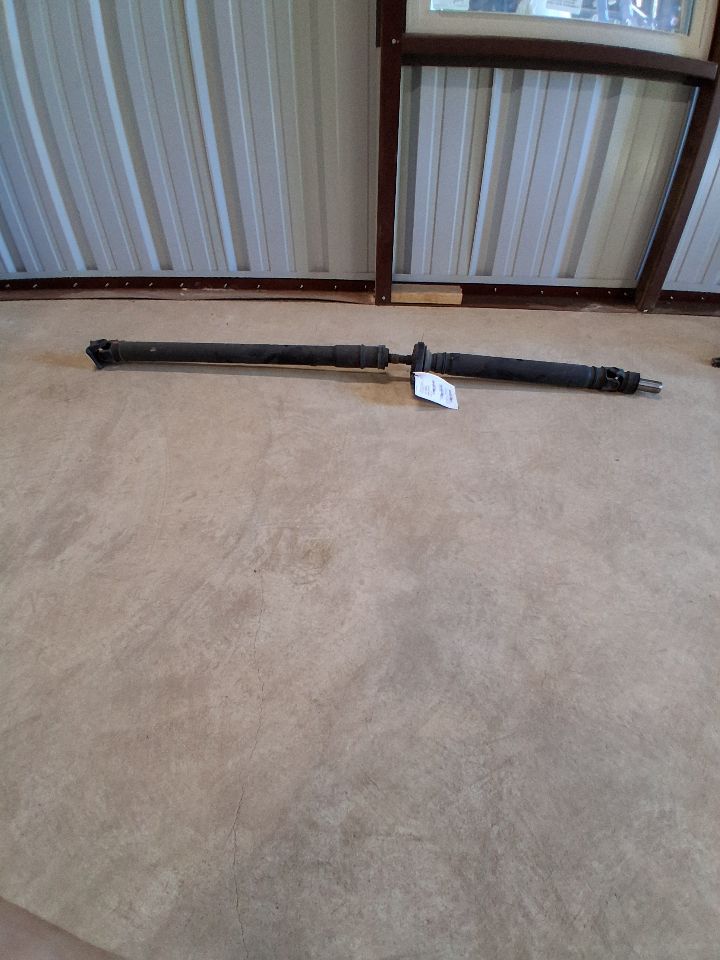 Drive Shaft from a 2014 Subaru Legacy, rear, photo 2