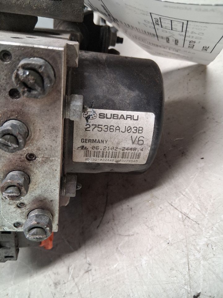 ABS Pump Module from a 2014 Subaru Legacy, photo 2