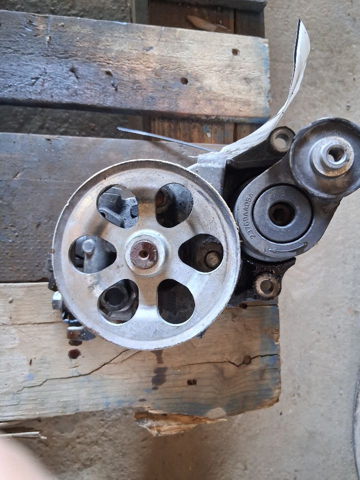 Power Steering Pump from a 2014 Subaru Legacy, photo 1