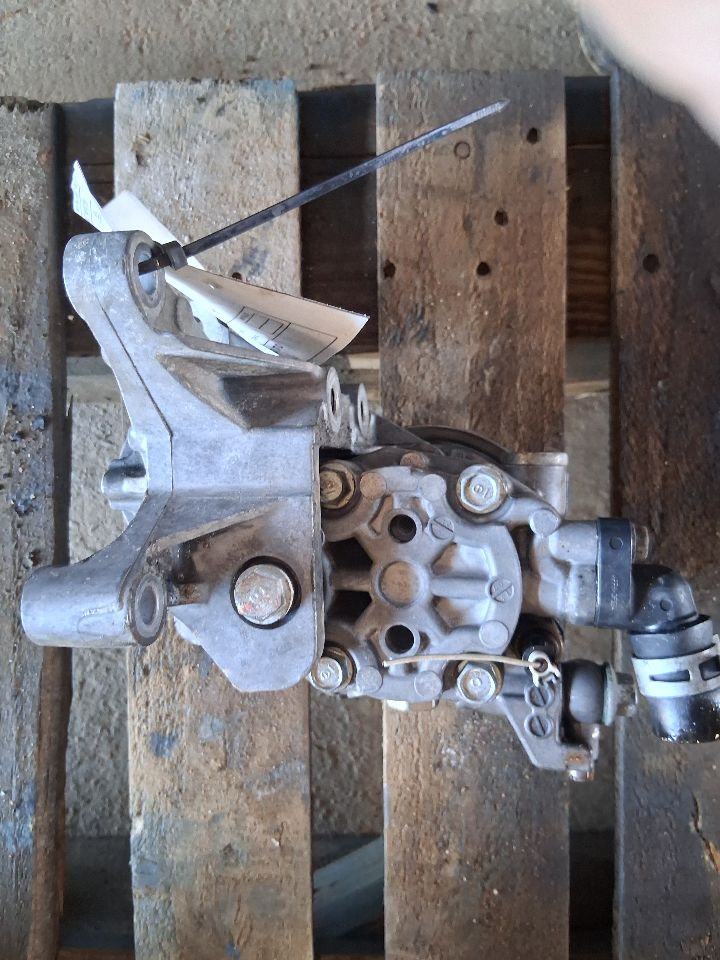 Power Steering Pump from a 2014 Subaru Legacy, photo 2