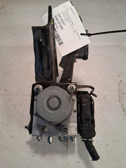 ABS Pump Module from a 2014 Nissan Sentra, photo 1