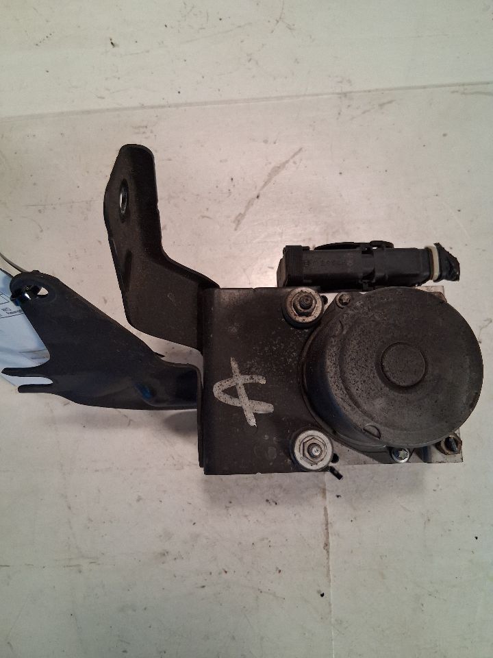 ABS Pump Module from a 2009 Nissan Altima, photo 1