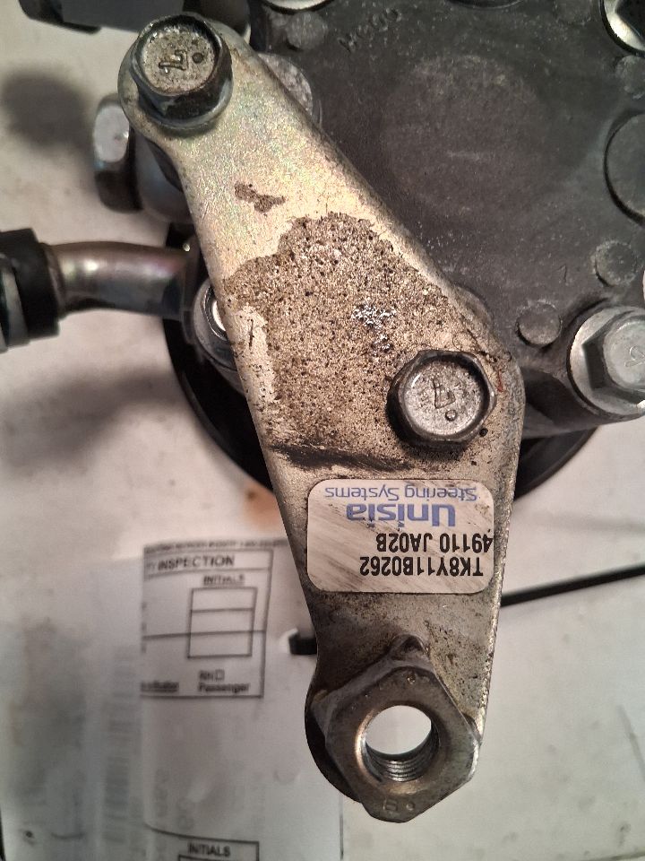 Power Steering Pump from a 2009 Nissan Altima, photo 3
