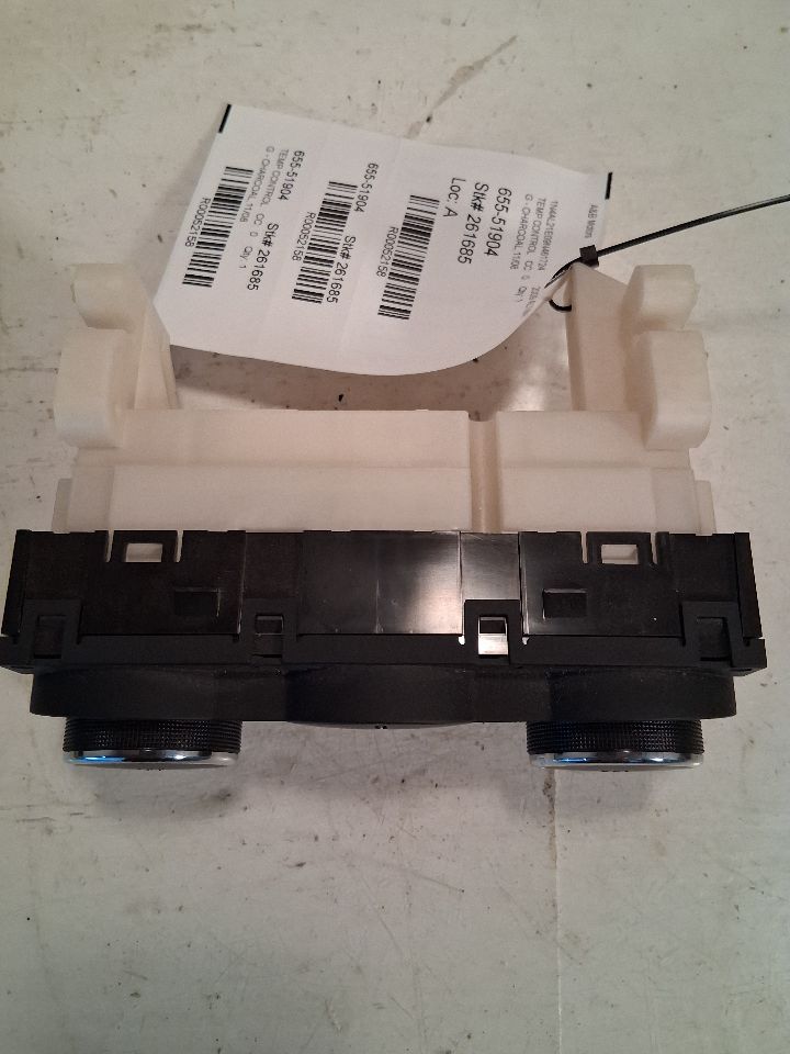 Climate Control Panel from a 2009 Nissan Altima, photo 3