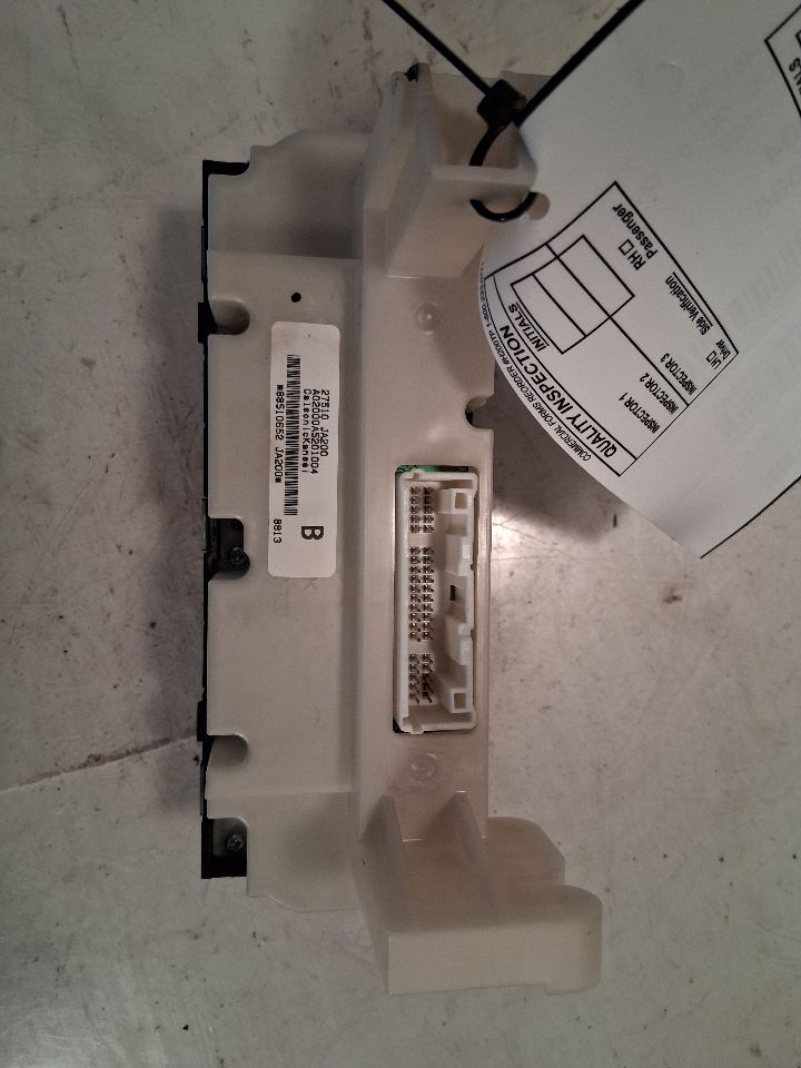 Climate Control Panel from a 2009 Nissan Altima, photo 4