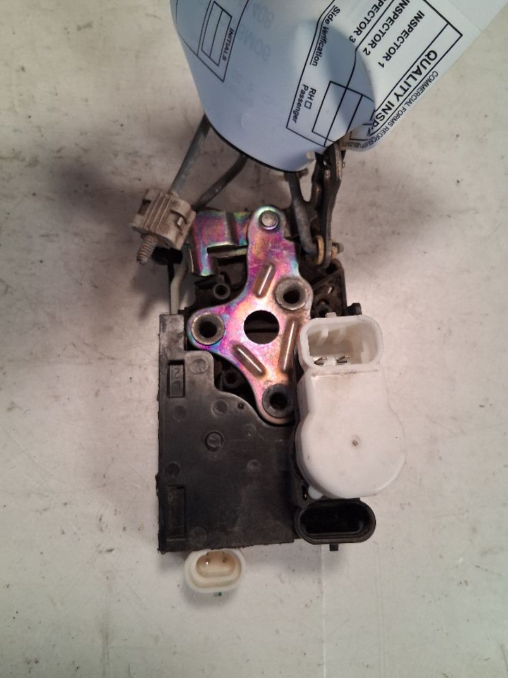 Door Latch from a 2006 Chevrolet, front, photo 2