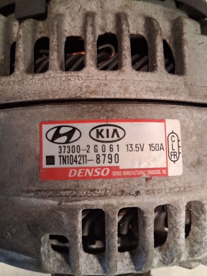 Alternator from a 2017 Kia Optima, photo 3