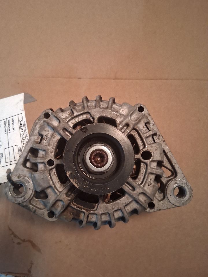 Alternator from a 2009 Hyundai Santa Fe, photo 2