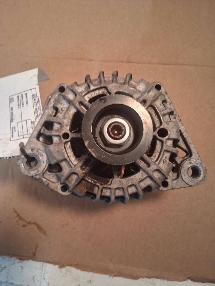 Alternator from a 2009 Hyundai Santa Fe, photo 3