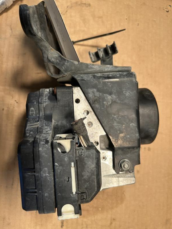 ABS Pump Module from a 2008 Toyota RAV4, photo 2