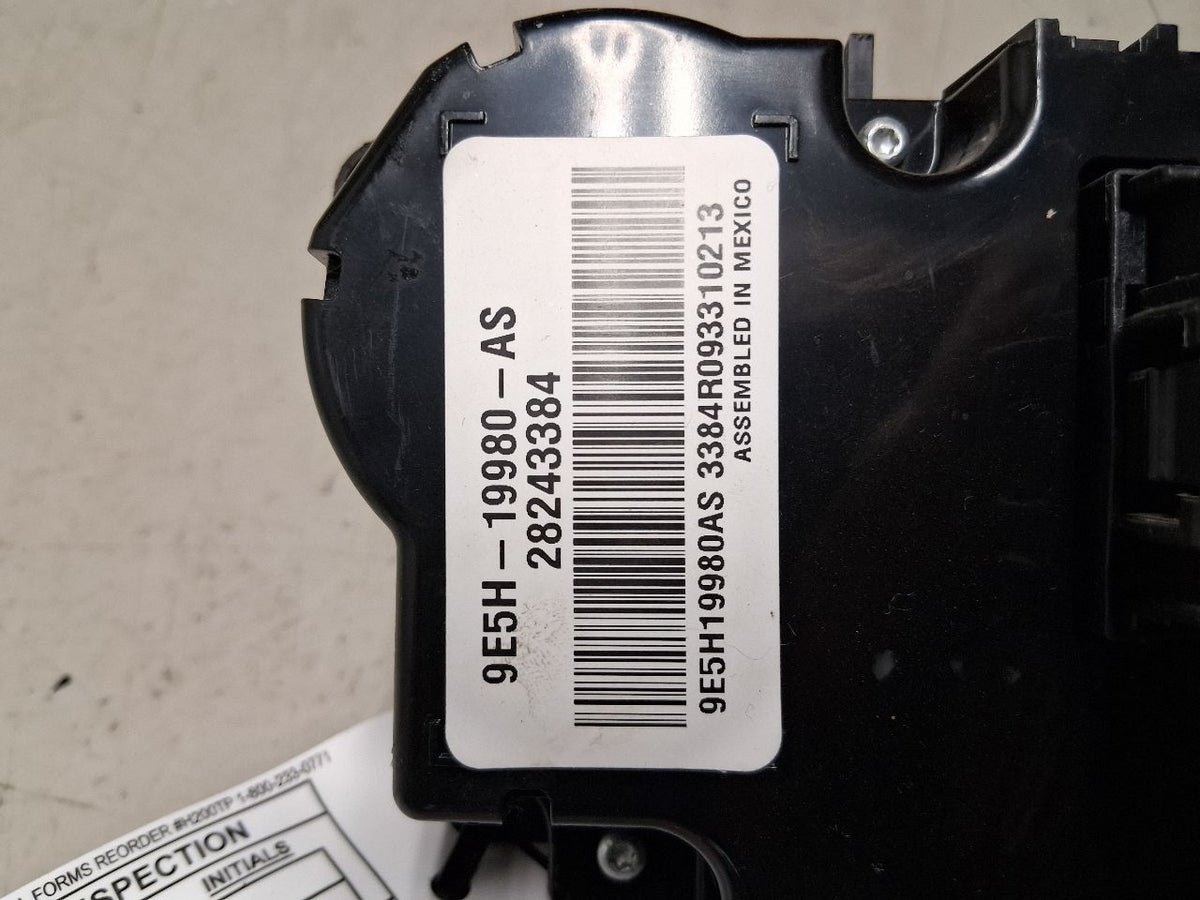 Climate Control Panel from a 2010 Ford Fusion, photo 4
