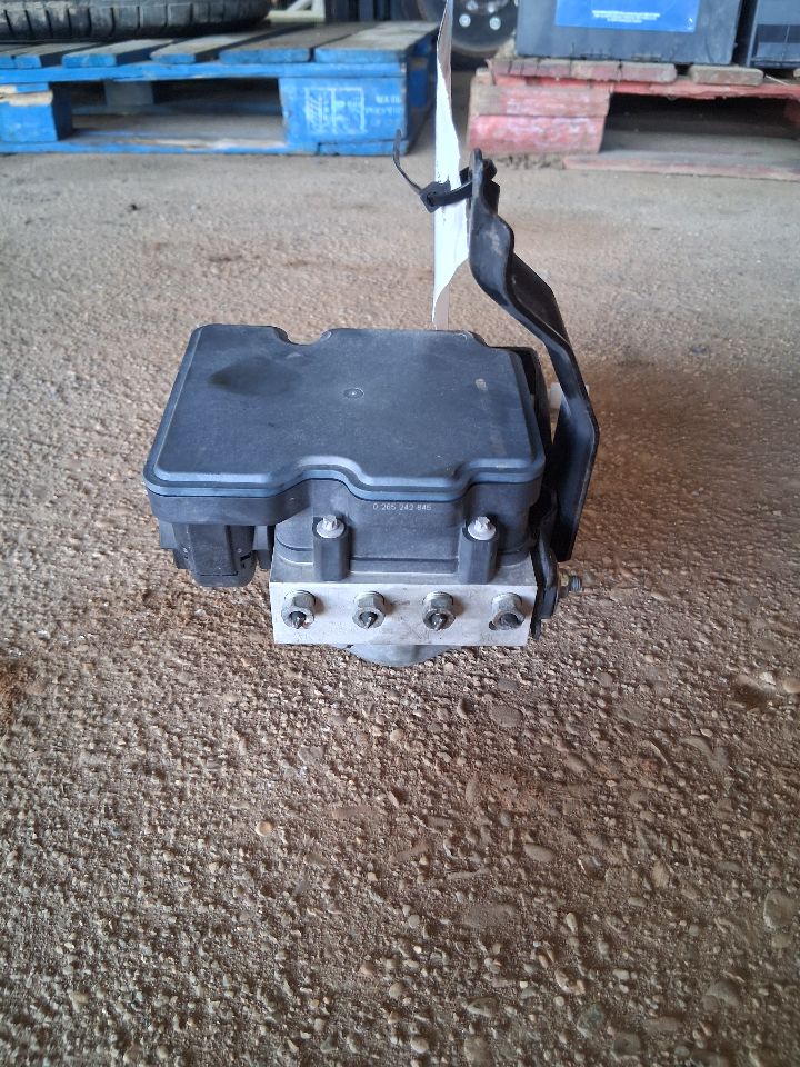 ABS Pump Module from a 2013 Subaru Impreza, photo 3