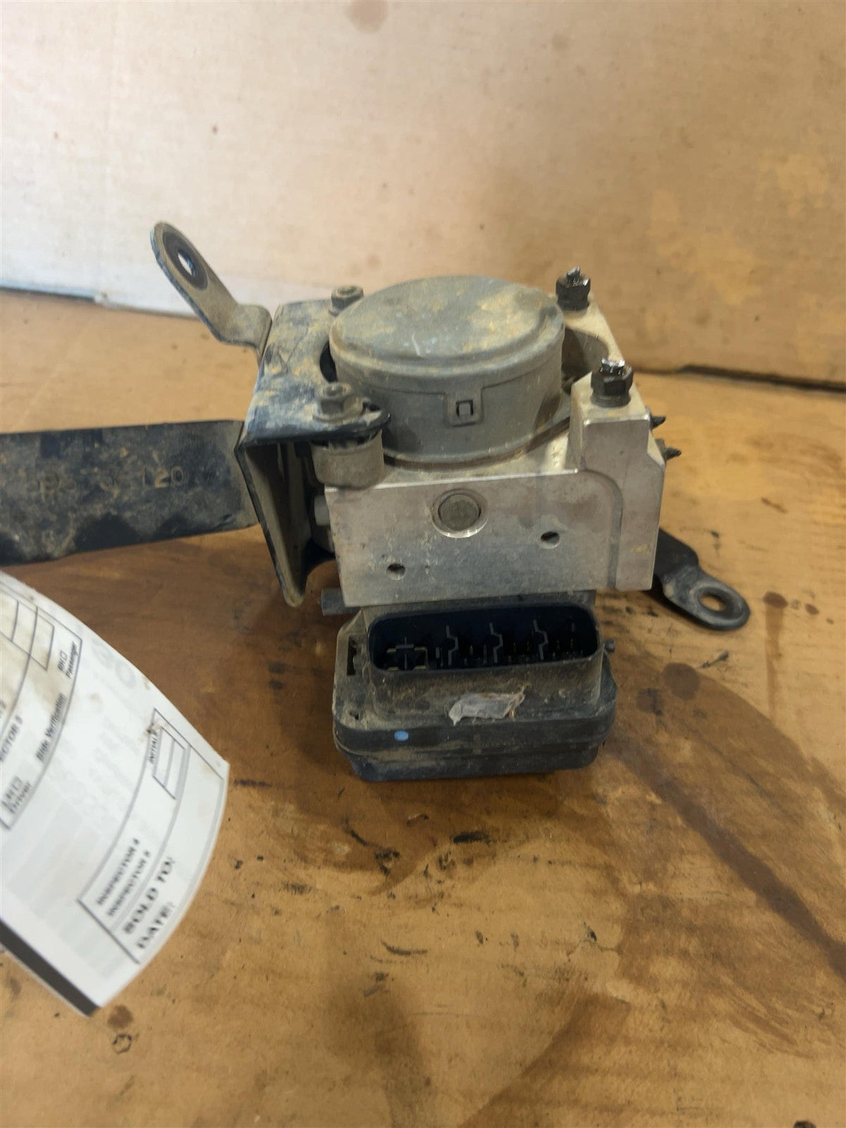 ABS Pump Module from a 2004 Toyota Tacoma, photo 1