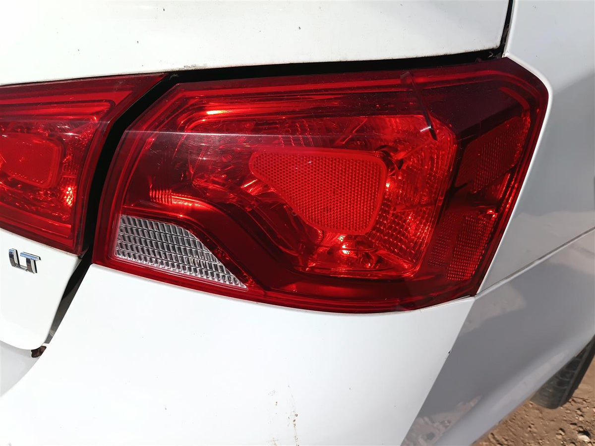 Tail Light from a 2017 Chevrolet Impala, right side, photo 1