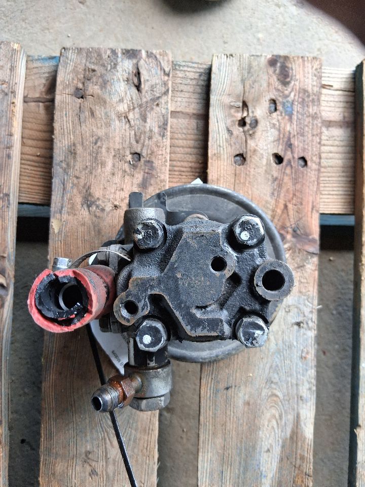 Power Steering Pump from a 1995 Nissan 240SX, photo 2