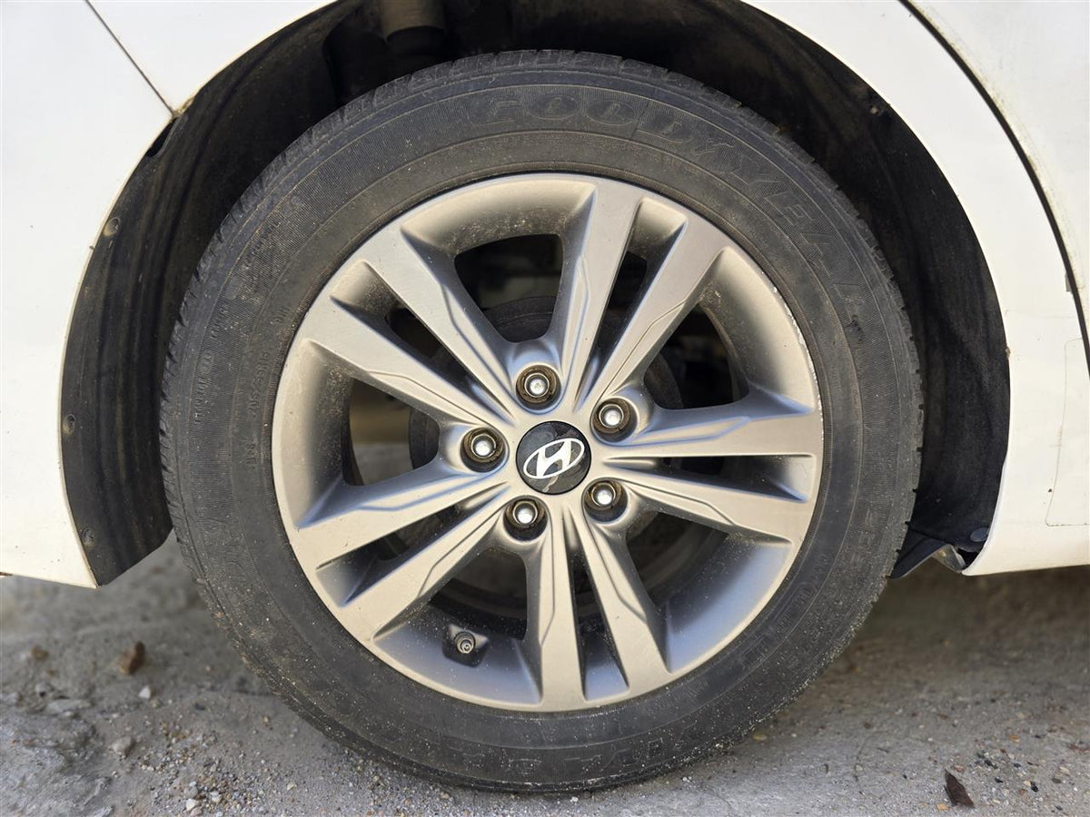 Wheel from a 2017 Hyundai Elantra, photo 4