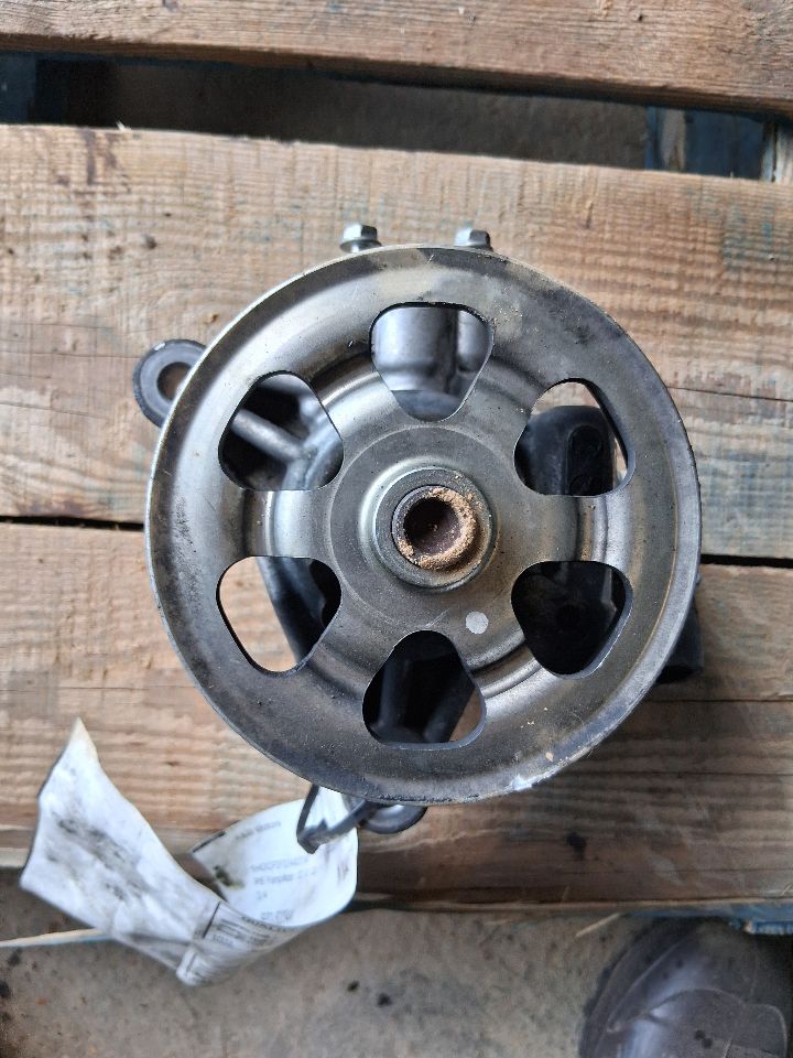 Power Steering Pump from a 2010 Honda Accord, photo 1