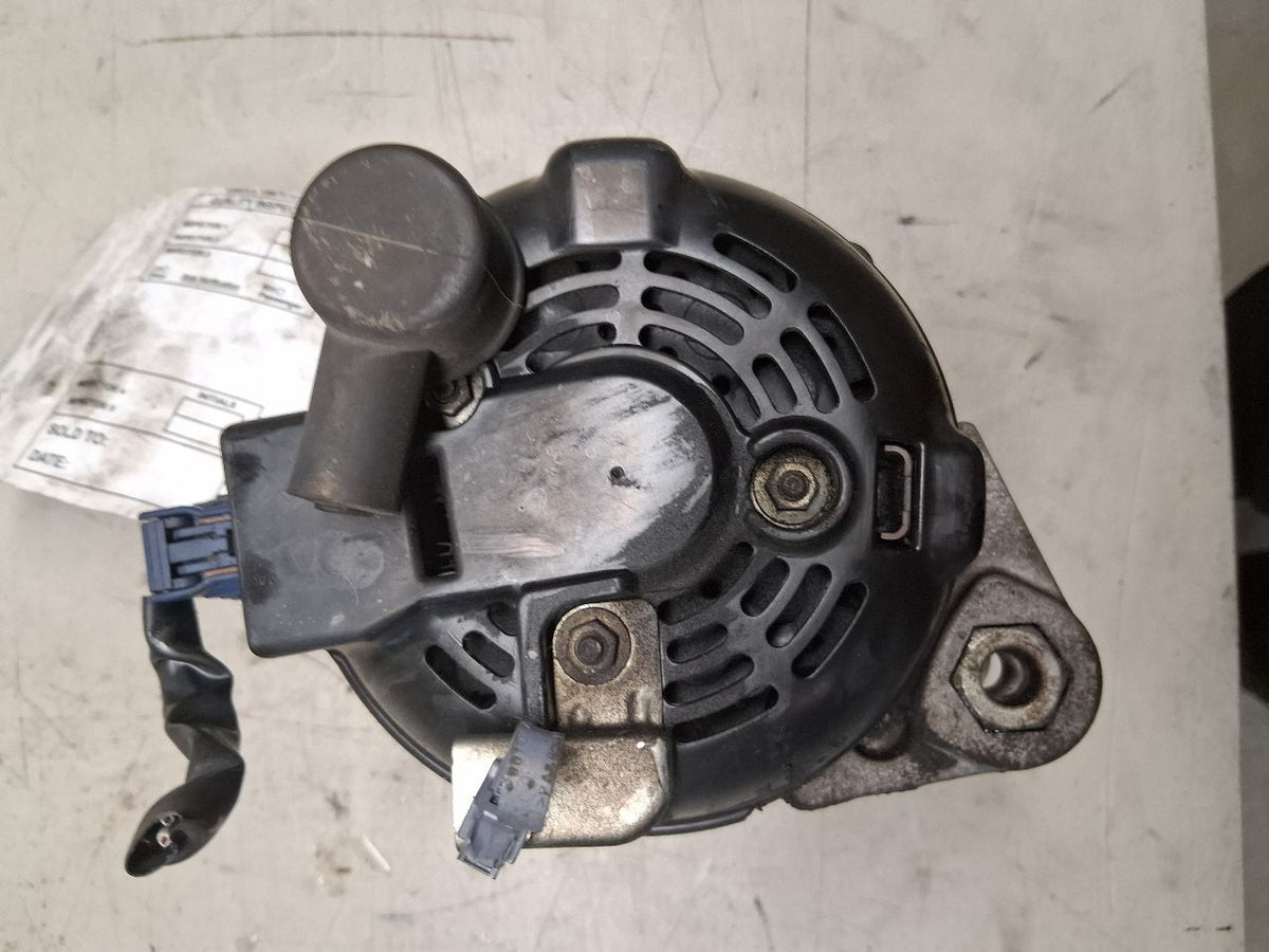 Alternator from a 2010 Honda Accord, photo 2