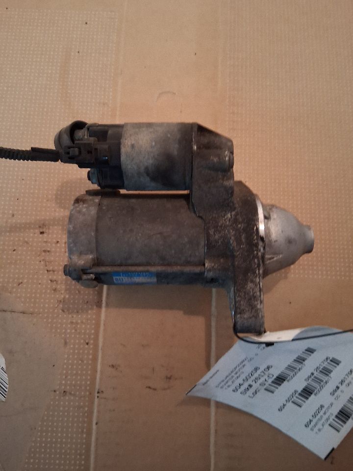 Starter Motor from a 2013 Toyota Corolla, photo 1