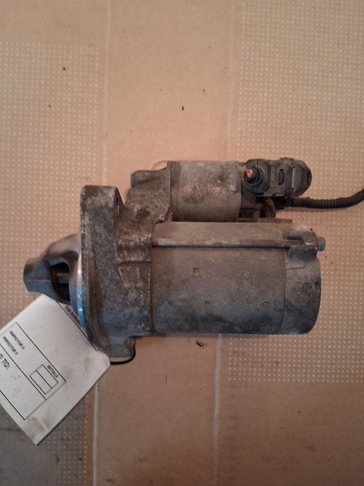 Starter Motor from a 2013 Toyota Corolla, photo 3
