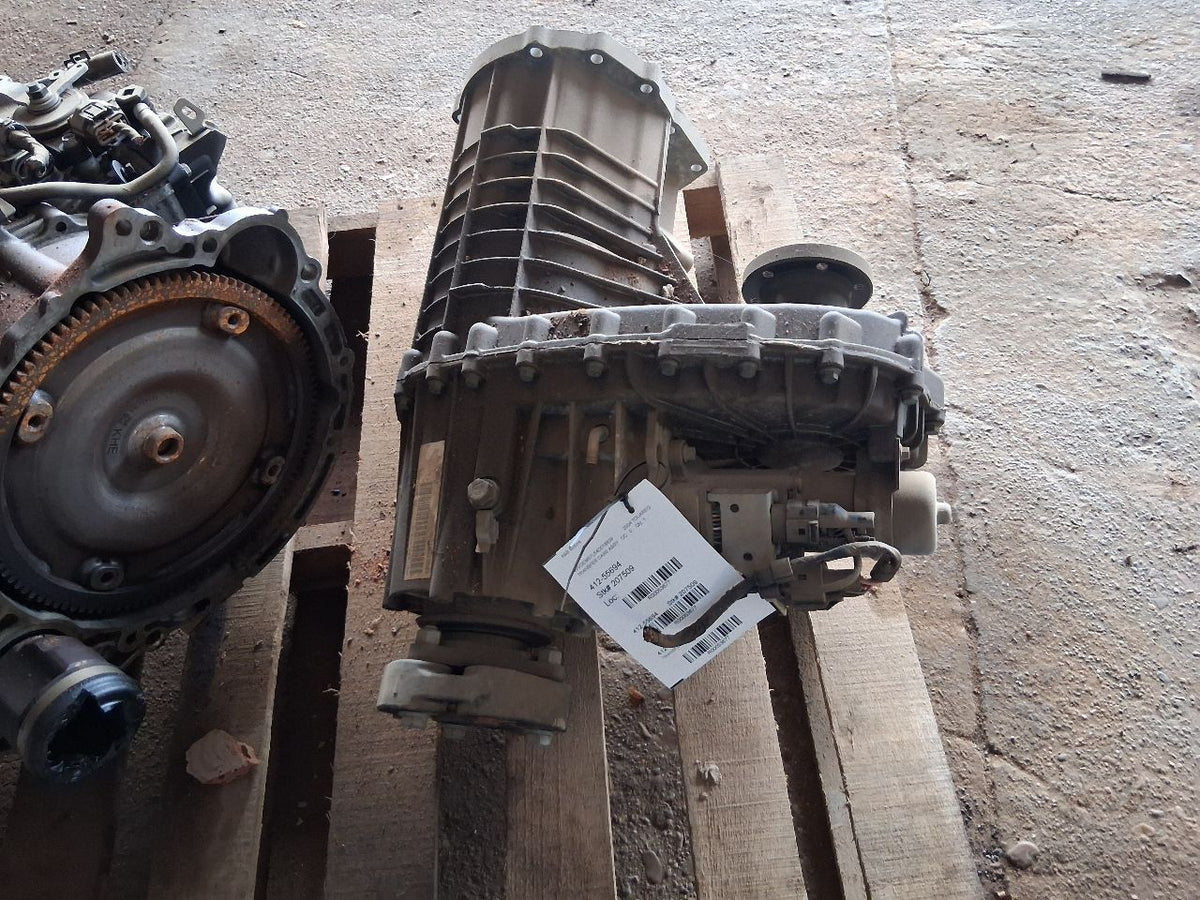 Transfer Case from a 2004 Volkswagen Touareg, photo 1